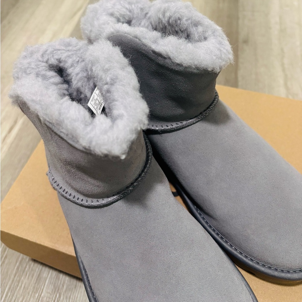 Grey Ugg boots - Picture 4 of 5